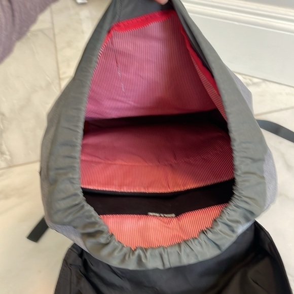 Herschel Supply Company gray cinch-top backpack - Picture 6 of 8